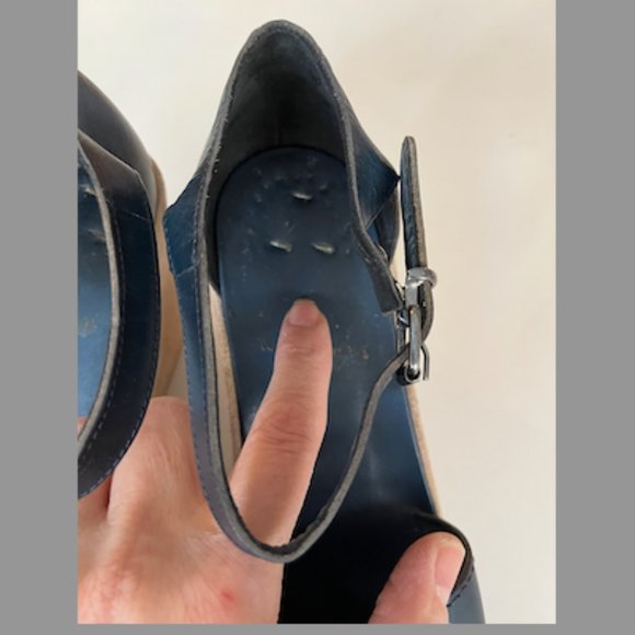 Elemand Tan Wedge Sandals - Picture 8 of 8